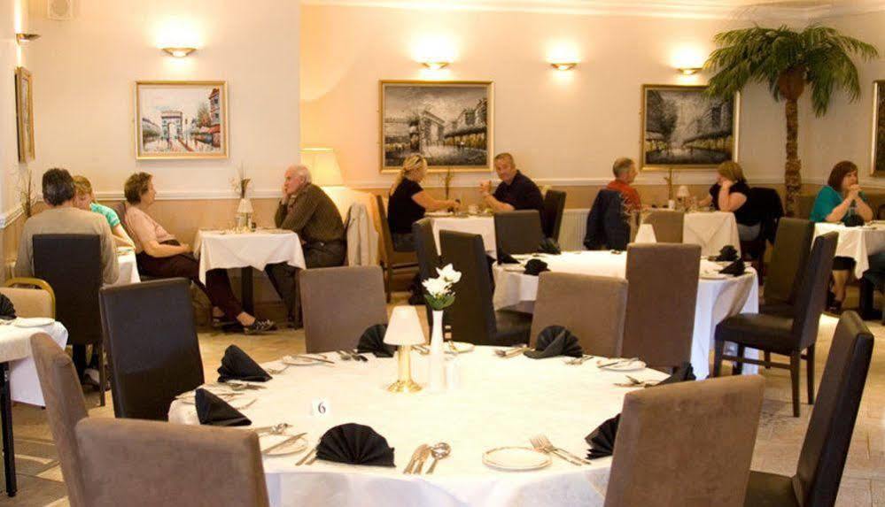 Beveridge Park Hotel Кърколди Екстериор снимка
