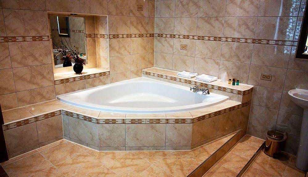 Beveridge Park Hotel Кърколди Екстериор снимка